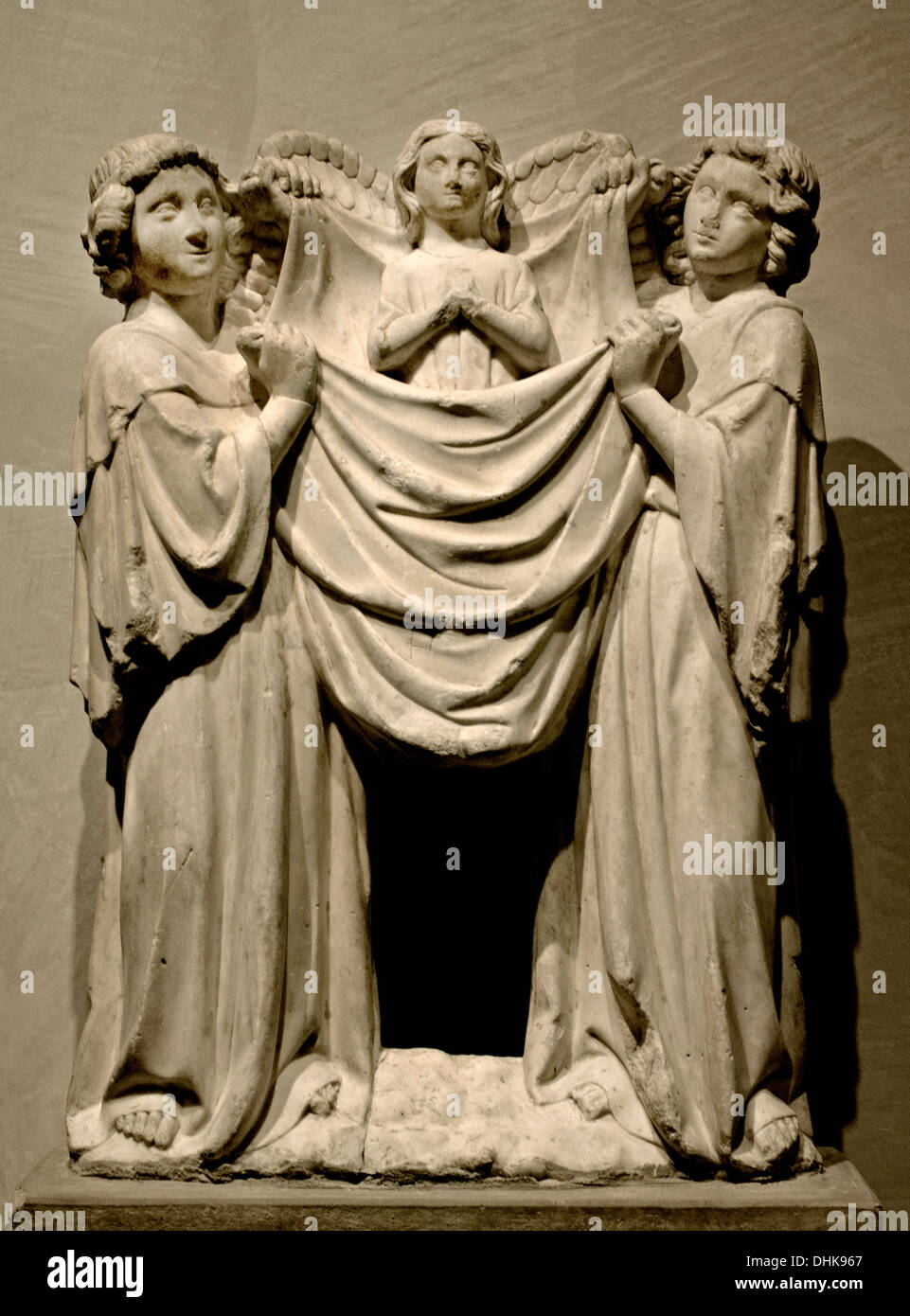 Anges avec une âme, sculpture en marbre du 14e siècle de Lombardie, Italie, en exposition publique dans la collection du Musée des Beaux-Arts de Lyon, France Banque D'Images