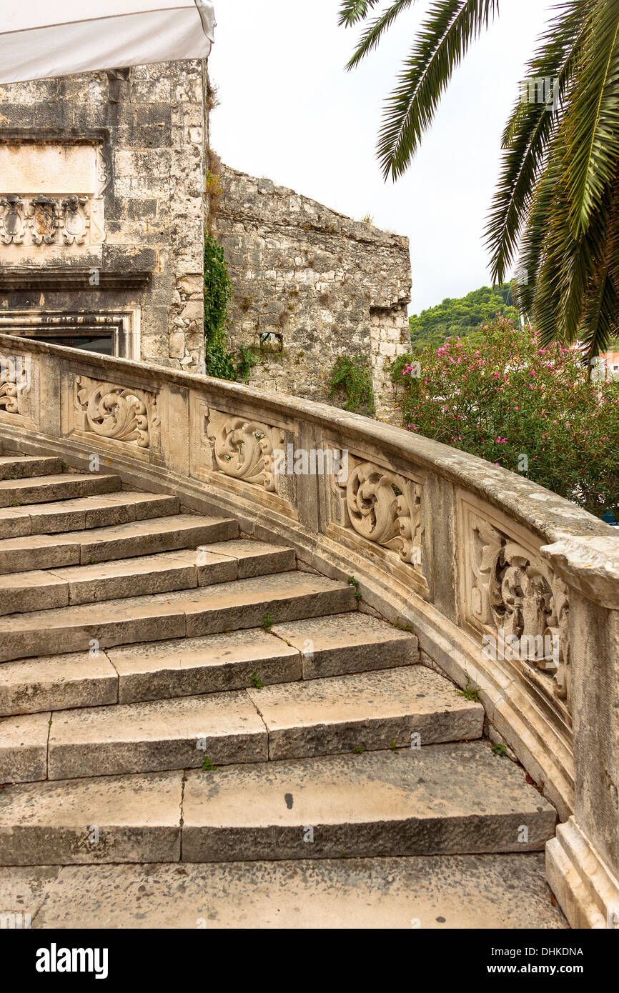 Escaliers en pierre décorative à Korcula, Croatie Banque D'Images