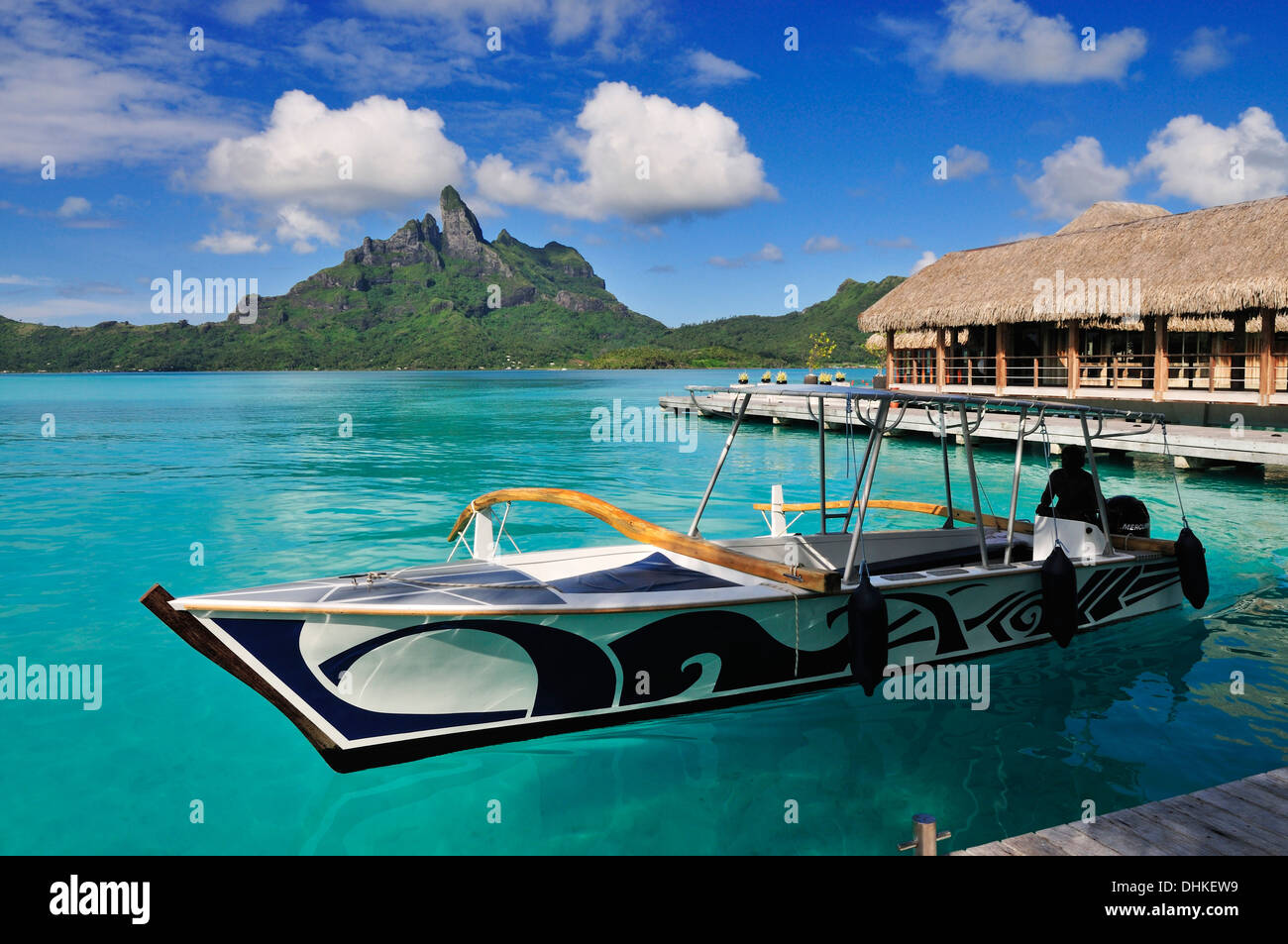 Le Mont Otemanu et Saint Regis Bora Bora Resort, Bora Bora, îles de la société, Polynésie Française, îles du Vent, Pacifique Sud Banque D'Images