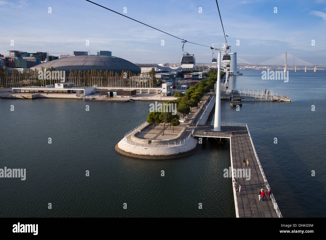 Vue du Teleferico Lisboa, LISBOA, l'ensemble de Parque das Nacoes, Parc des Nations, et le Ponte Vasco da Gama Bridge voyage Banque D'Images