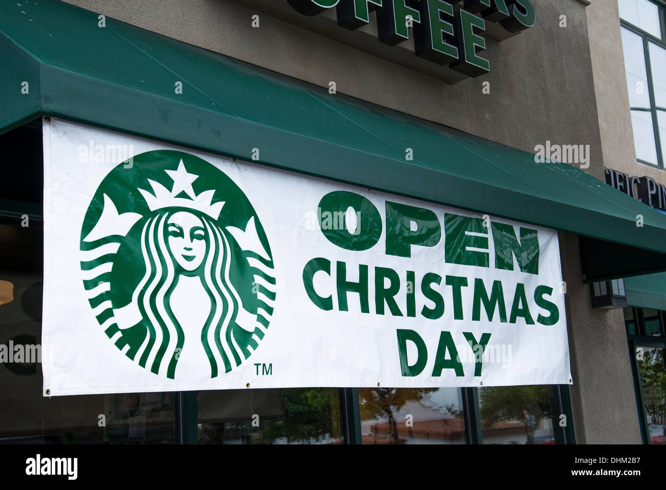 Ouvrir le jour de Noël signe en face de Starbucks, 784 West Washington Street, San Diego, California 92103 USA Banque D'Images