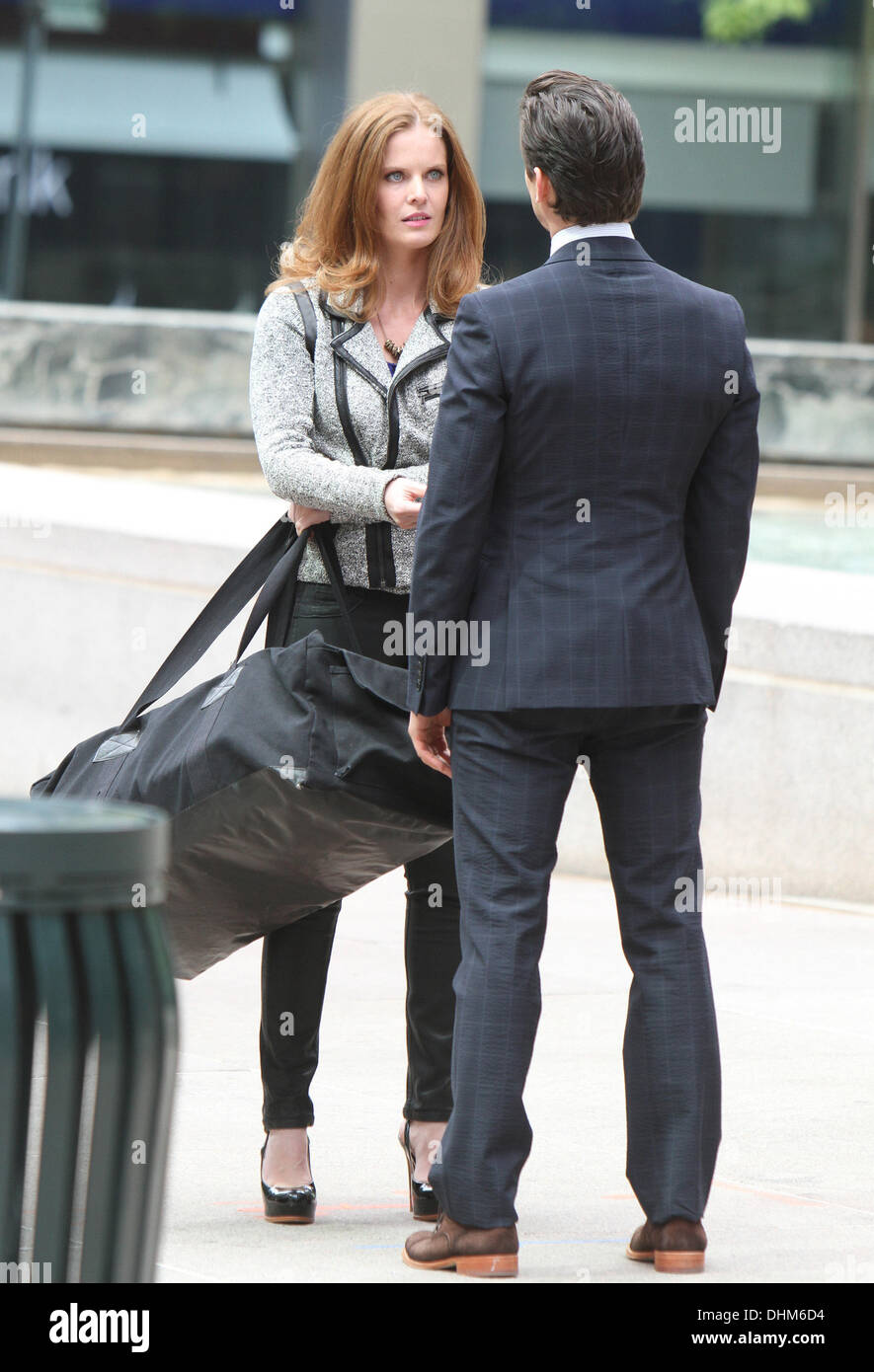 Rebecca Mader et Matt Bomer les scènes de films pour USA Network's drama series 'White Collar' la ville de New York, USA - 27.04.12 Banque D'Images