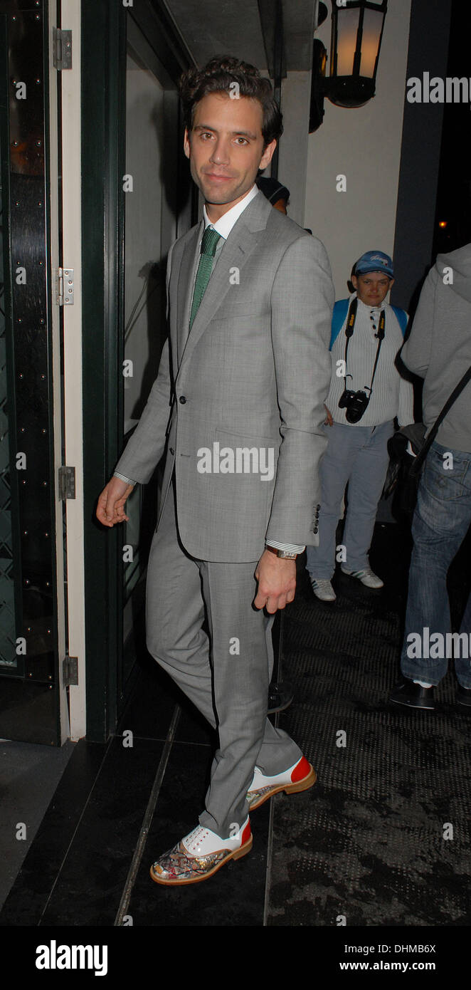 Mika, à la Christian Louboutin après partie tenue à l'Ivy Club. Londres,  Angleterre - 30.04.12 Photo Stock - Alamy