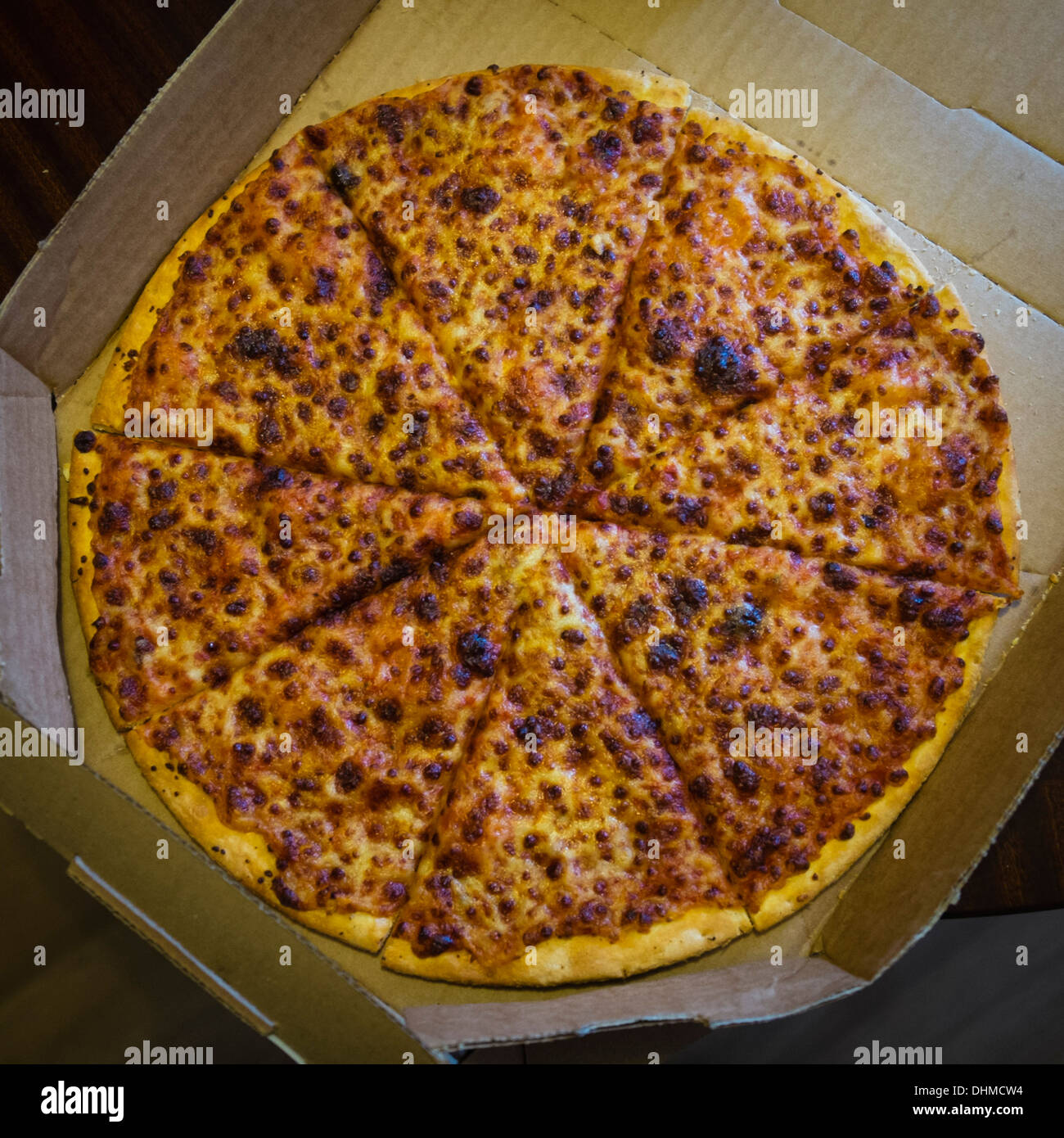 Domino's Pizza dans une boîte en carton, UK Photo Stock - Alamy