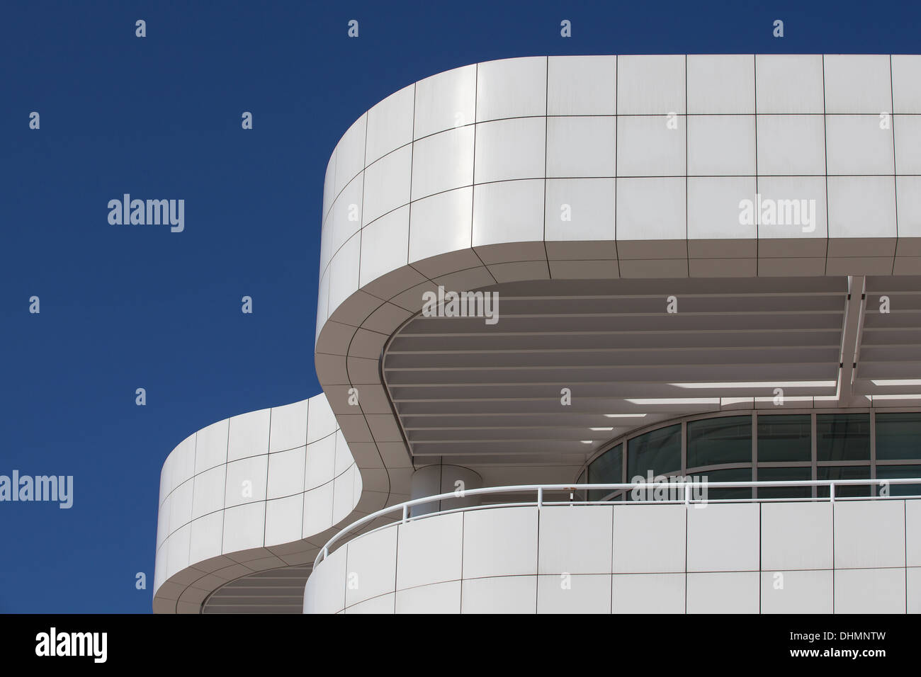 LOS ANGELES, CA - 4 juillet 2011 : le Getty Center attire plus de 1,3 millions de visiteurs chaque année à c'est une colline dans la région de Lo Banque D'Images