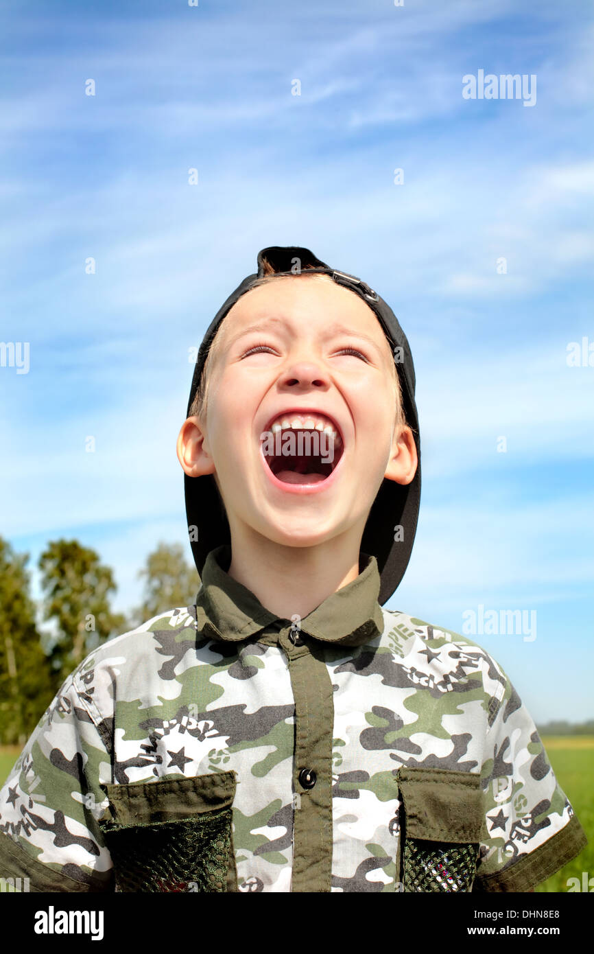 Crier enfant Banque de photographies et d’images à haute résolution Alamy
