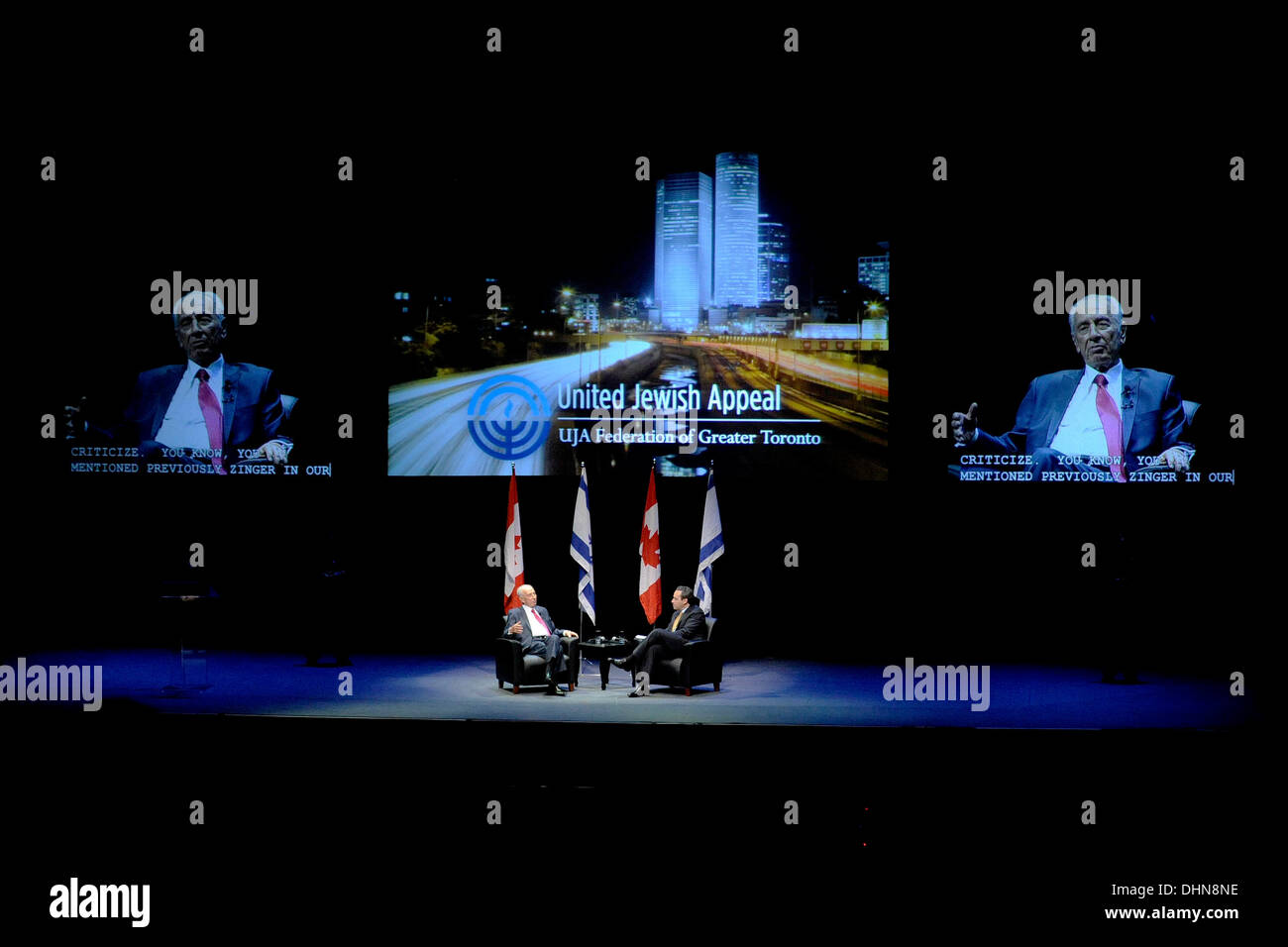 Shimon Peres, président d'Israël, et David Frum Une soirée avec le président israélien Shimon Peres, organisé par la Fédération UJA du Grand Toronto au Sony Centre for the Performing Arts de Toronto, Canada - 09.05.12 Banque D'Images