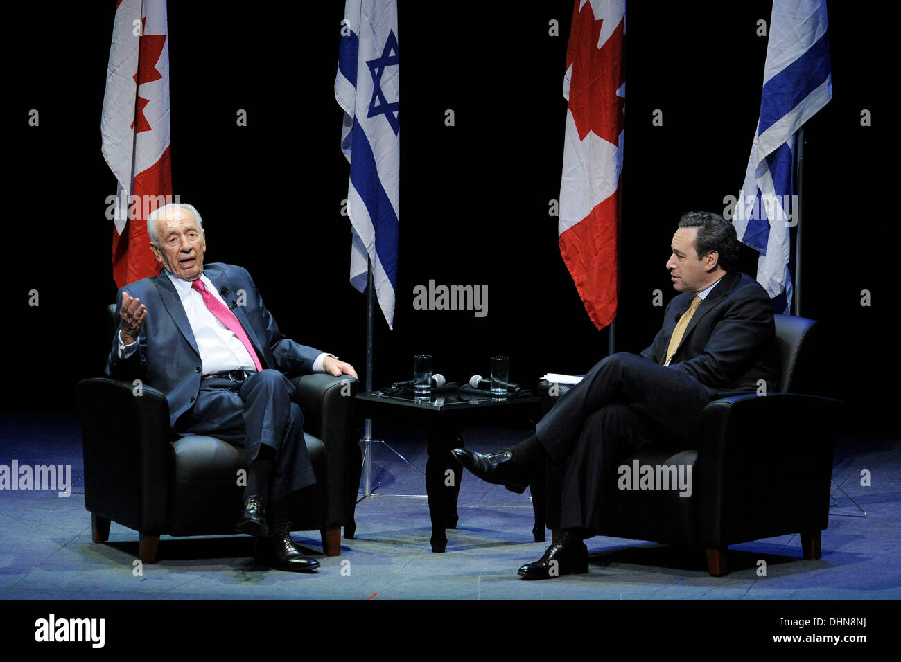 Shimon Peres, président d'Israël, et David Frum Une soirée avec le président israélien Shimon Peres, organisé par la Fédération UJA du Grand Toronto au Sony Centre for the Performing Arts de Toronto, Canada - 09.05.12 Banque D'Images