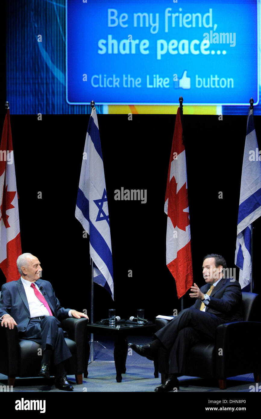 Shimon Peres, président d'Israël, et David Frum Une soirée avec le président israélien Shimon Peres, organisé par la Fédération UJA du Grand Toronto au Sony Centre for the Performing Arts de Toronto, Canada - 09.05.12 Banque D'Images