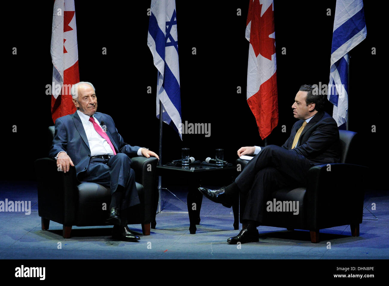 Shimon Peres, président d'Israël, et David Frum Une soirée avec le président israélien Shimon Peres, organisé par la Fédération UJA du Grand Toronto au Sony Centre for the Performing Arts de Toronto, Canada - 09.05.12 Banque D'Images