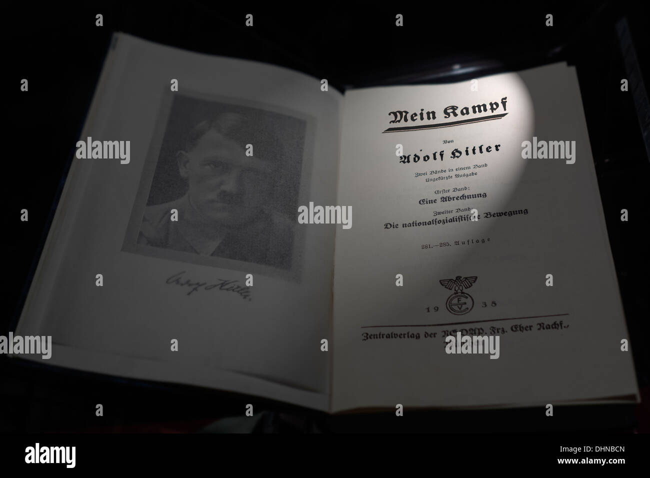 Le livre allemand / Mein Kampf, mon combat manifeste autobiographique par leader nazi Adolf Hitler Banque D'Images