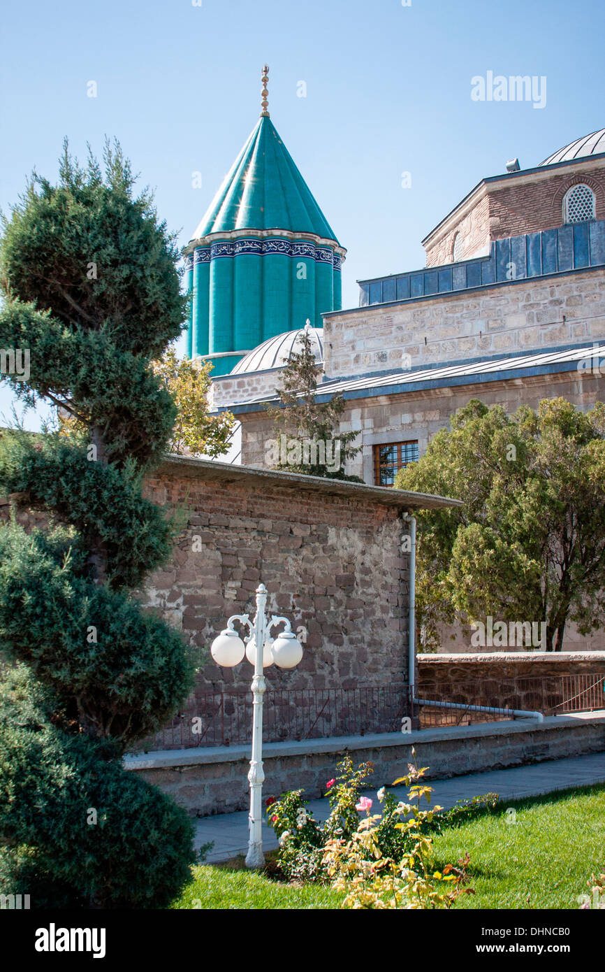 Vue sur les dômes et les minarets de la musée de Mevlana, centre historique de les Derviches tourneurs de Konya, Turquie. Banque D'Images