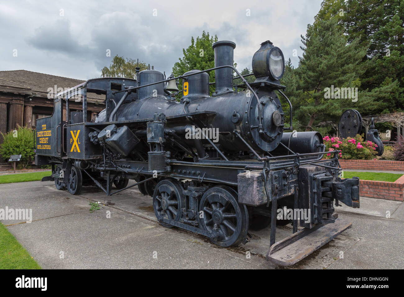 Ancienne locomotive à vapeur orienté employé pour le transport de billes, au Musée de la Nouvelle-Écosse, en Nouvelle-Écosse, un bois rouge logging company Town, en Californie Banque D'Images