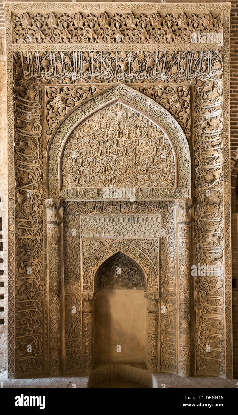 Oljaytu stuc mihrab de la mosquée de vendredi, Isfahan, Iran Banque D'Images