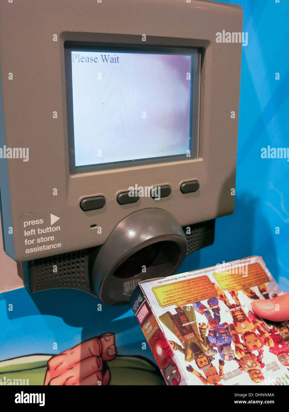 Self Service : Vérifier la machine, Toys R Us Store intérieur,Times Square, NYC Banque D'Images