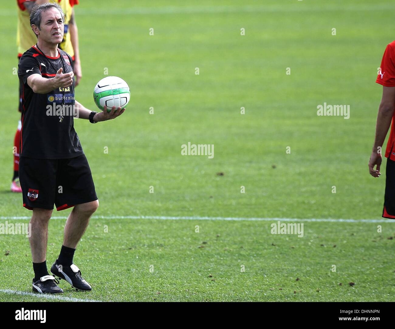 Alicante, Espagne. 13 nov., 2013. Le football international avant-match amical pratique avant l'Autriche contre l'équipe de France match amical patron Marcel Koller AUT © Plus Sport Action/Alamy Live News Banque D'Images