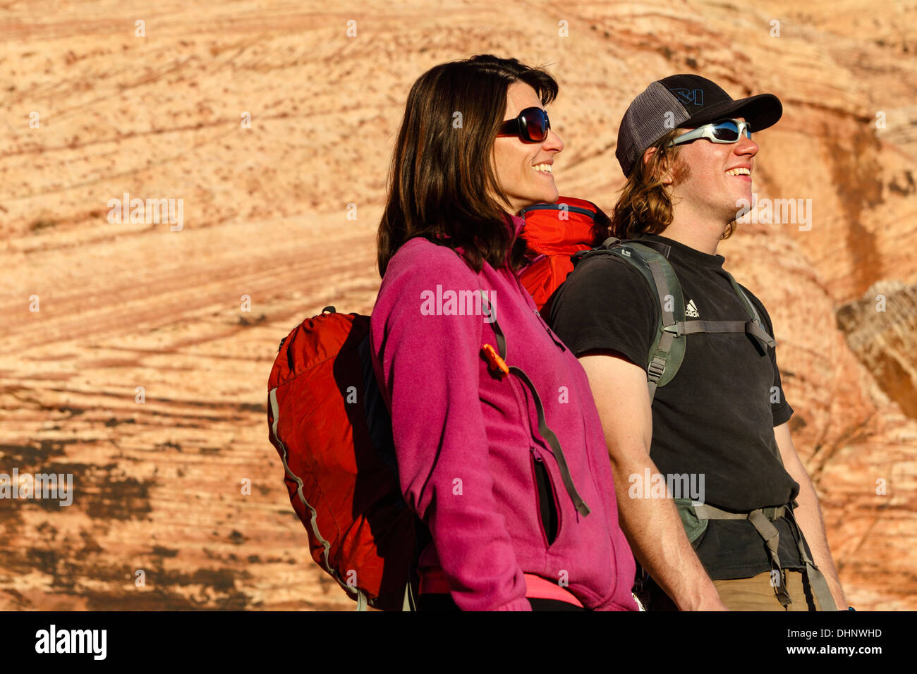 Les visiteurs au Red Rock Canyon National Conservation Area au coucher du soleil Banque D'Images