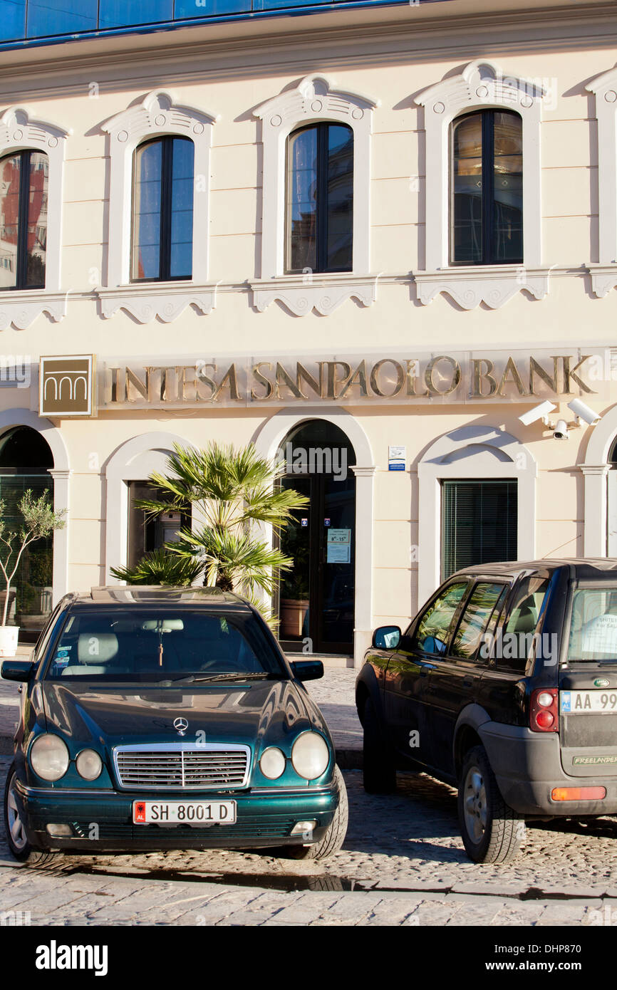 La banque Intesa Sanpaolo, Shkodra, l'albanie Banque D'Images