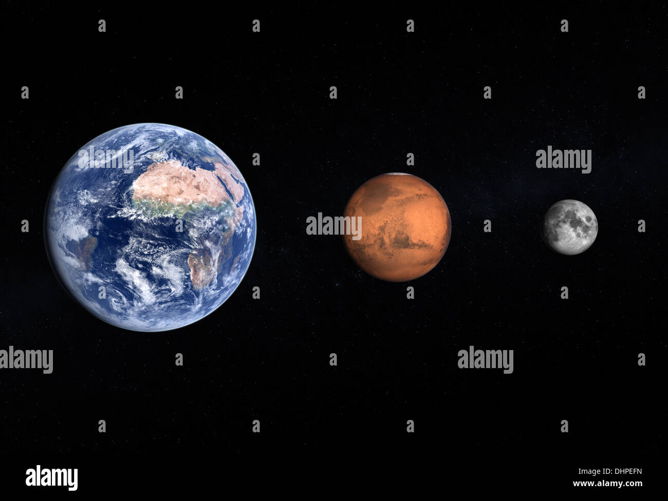Une comparaison entre les planètes Terre et Mars et notre propre lune sur un fond étoilé. Banque D'Images