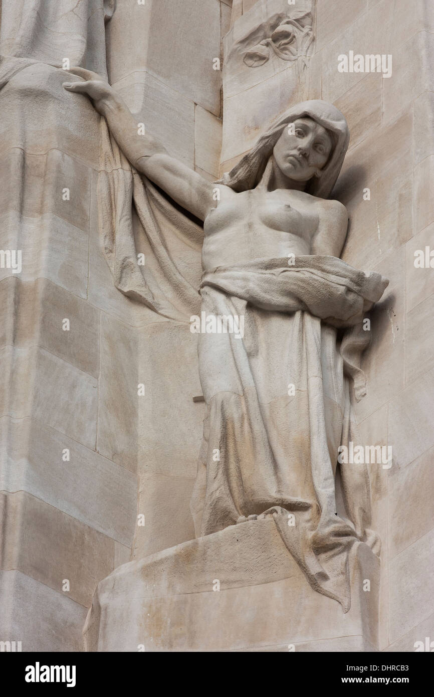 Sculpture féminine sur l'une des tours Banque D'Images