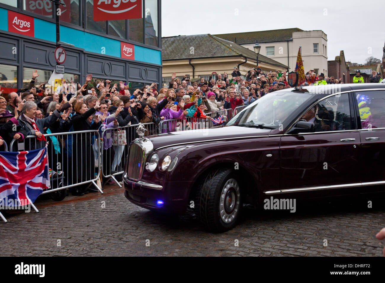 Visite de la reine Elizabeth 2e Brasserie Harveys, Lewes, dans le Sussex, Angleterre Banque D'Images