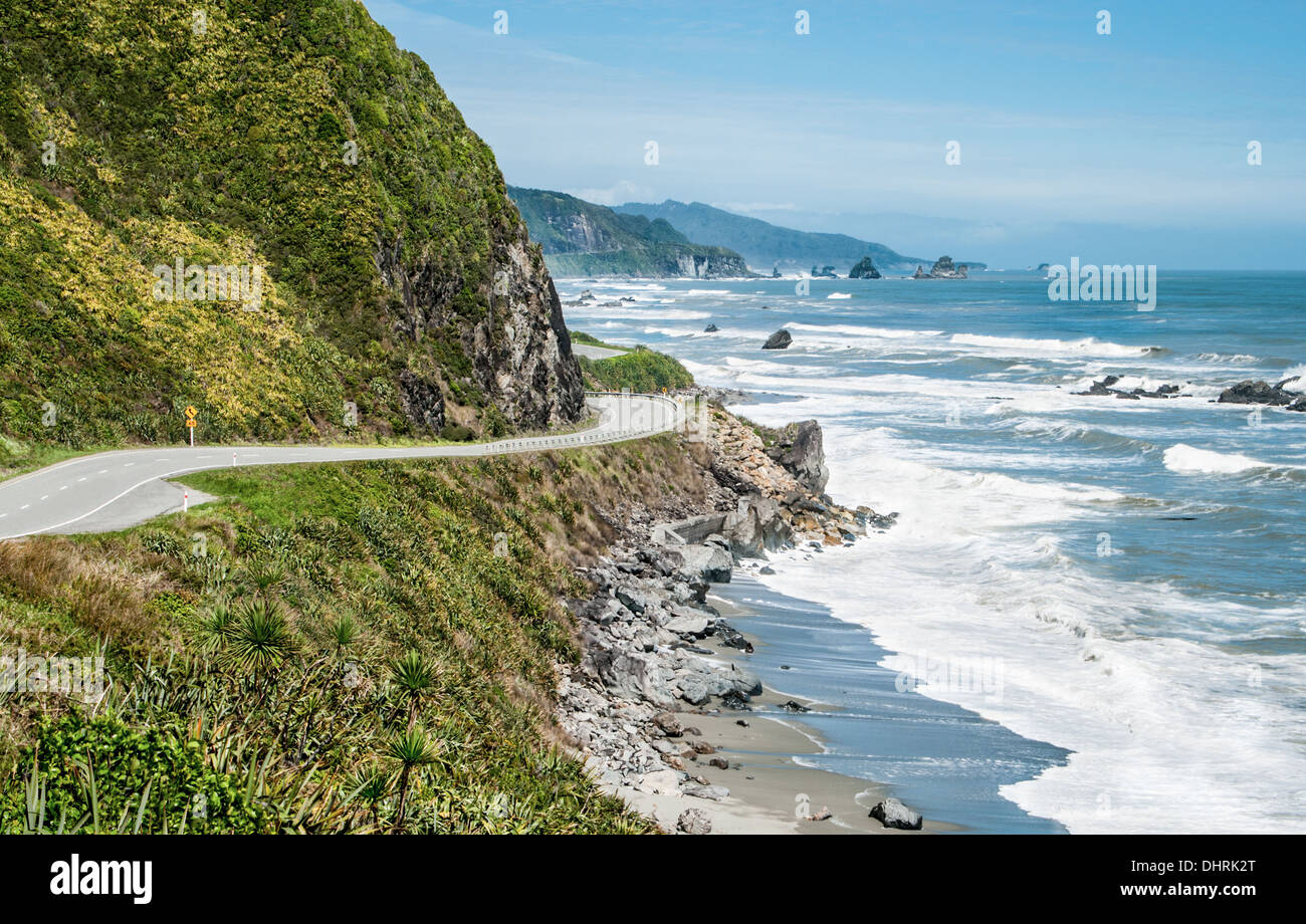 L'autoroute côtière de Nouvelle-Zélande Banque D'Images