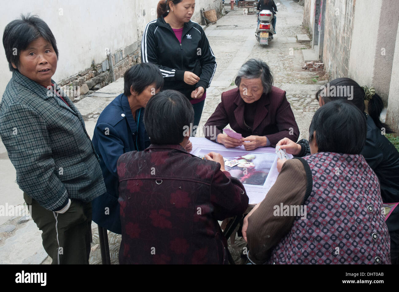Les femmes de Nanping Heritage Village à Huizhou, région de l'Anhui Banque D'Images