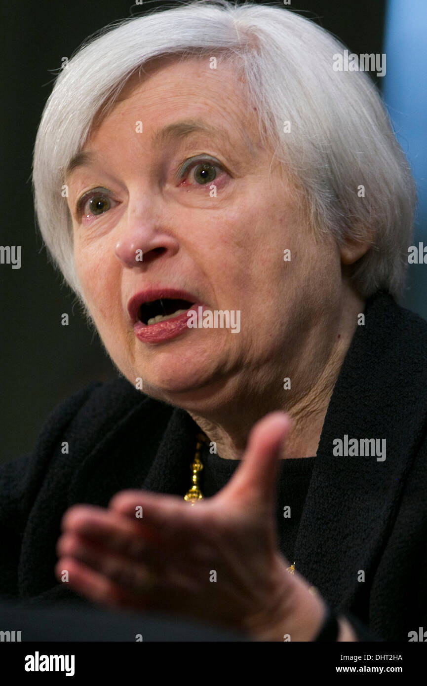 Washington DC, USA. 14 novembre 2013. Janet Yellen témoigne devant le comité sénatorial des banques au cours d'une audience sur sa candidature pour devenir président de la Banque fédérale de réserve le 14 novembre 2013 à Washington, DC Crédit : Kristoffer Tripplaar/Alamy Live News Banque D'Images