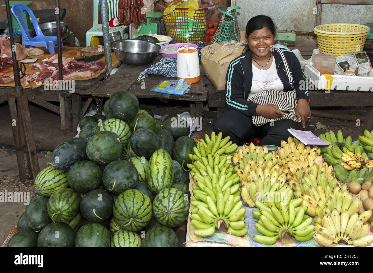 Femme vendant des fruits, khmer Cambodge Banque D'Images