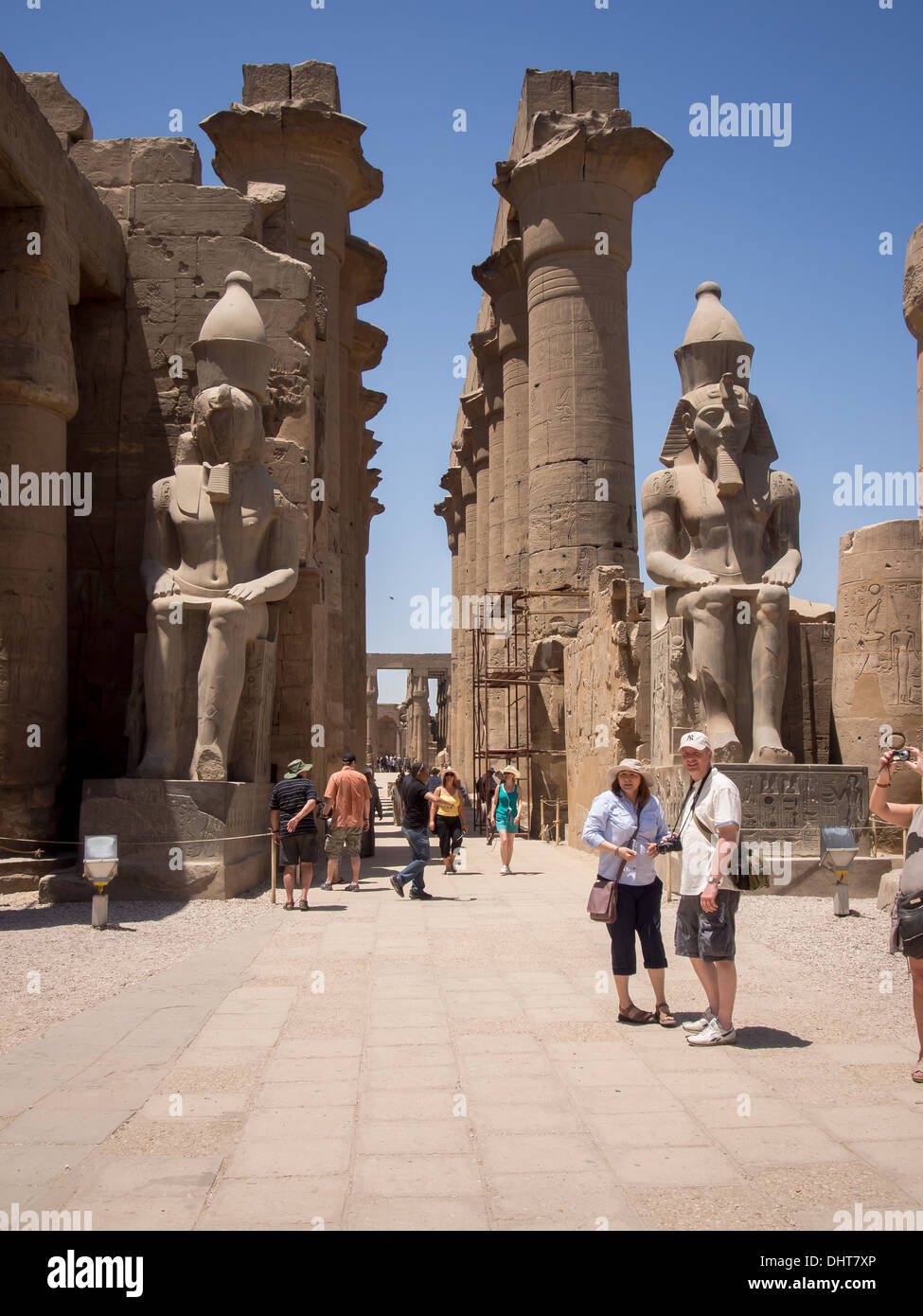 Des statues de Ramsès II à Louxor, Egypte Banque D'Images