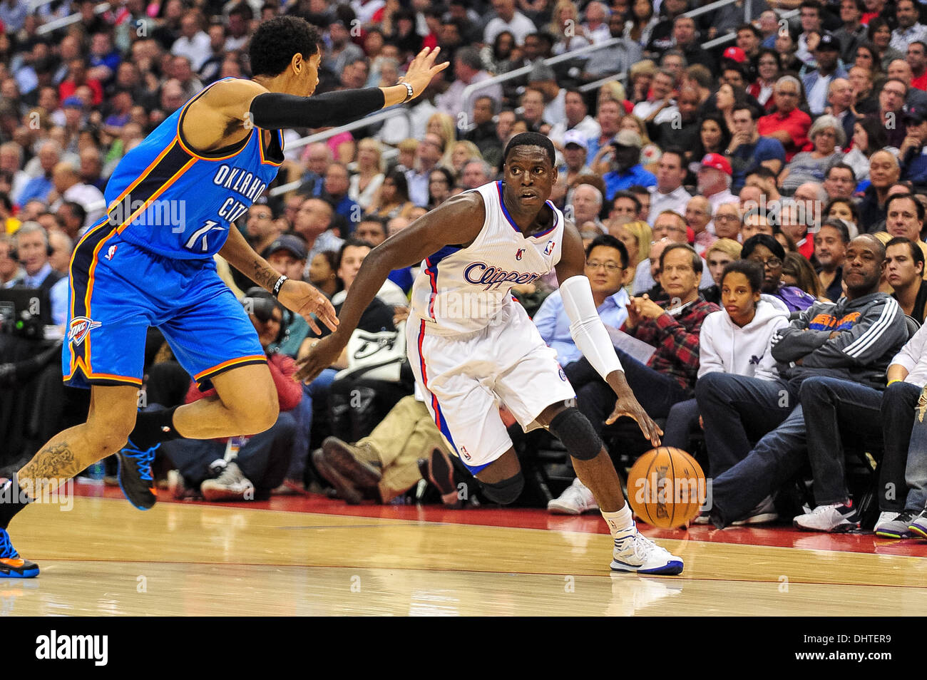 Los Angeles, CA, USA. 13 nov., 2013. Darren Collison des Clippers au cours de la NBA basketball match entre l'OKC Thunder et les Los Angeles Clippers au Staples Center de Los Angeles, Californie John Green/CSM Crédit : Cal Sport Media/Alamy Live News Banque D'Images