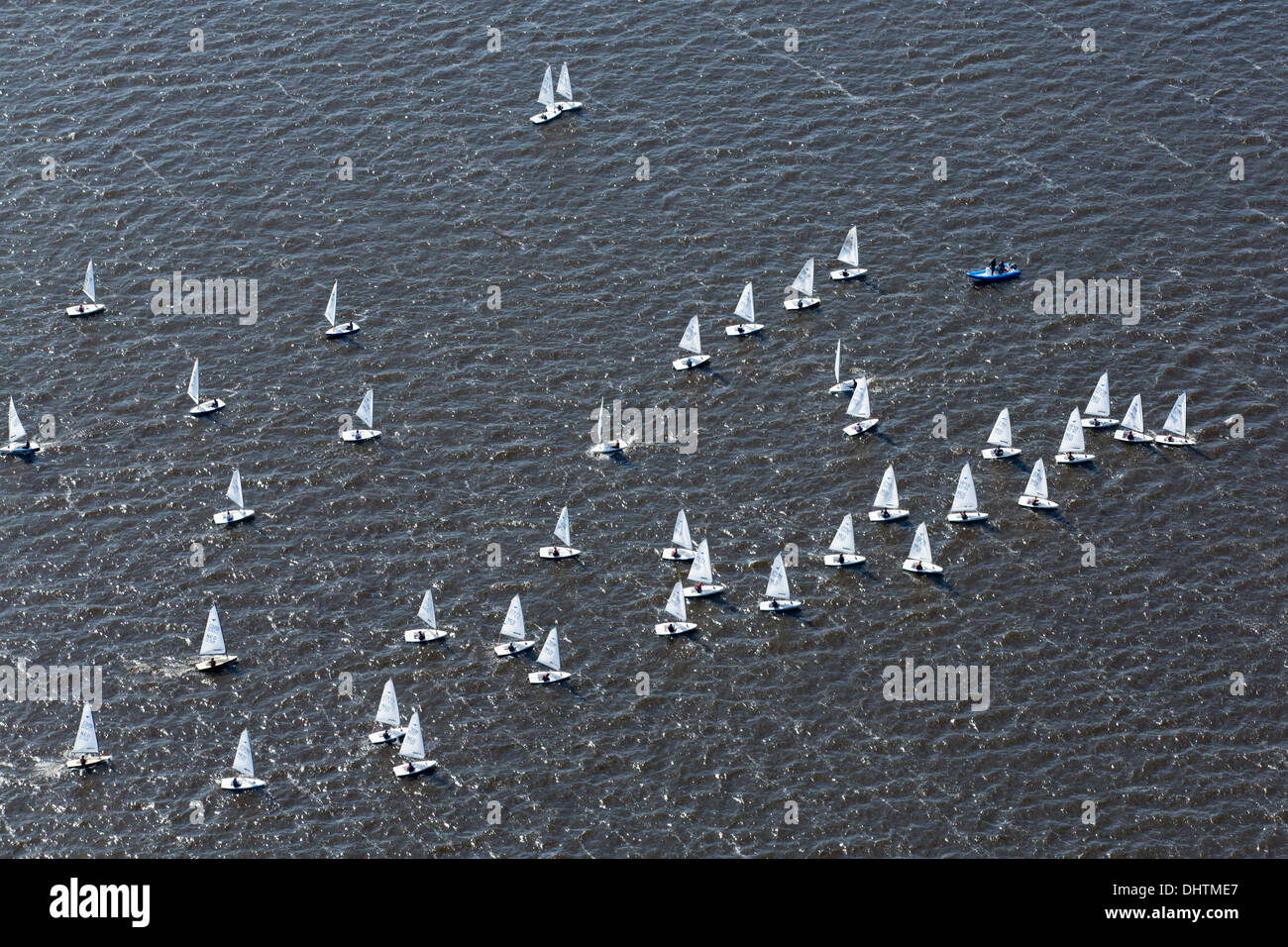 Pays-bas, Loosdrecht, navigation sur les lacs de classe appelé Loosdrechtse Plassen, antenne Banque D'Images