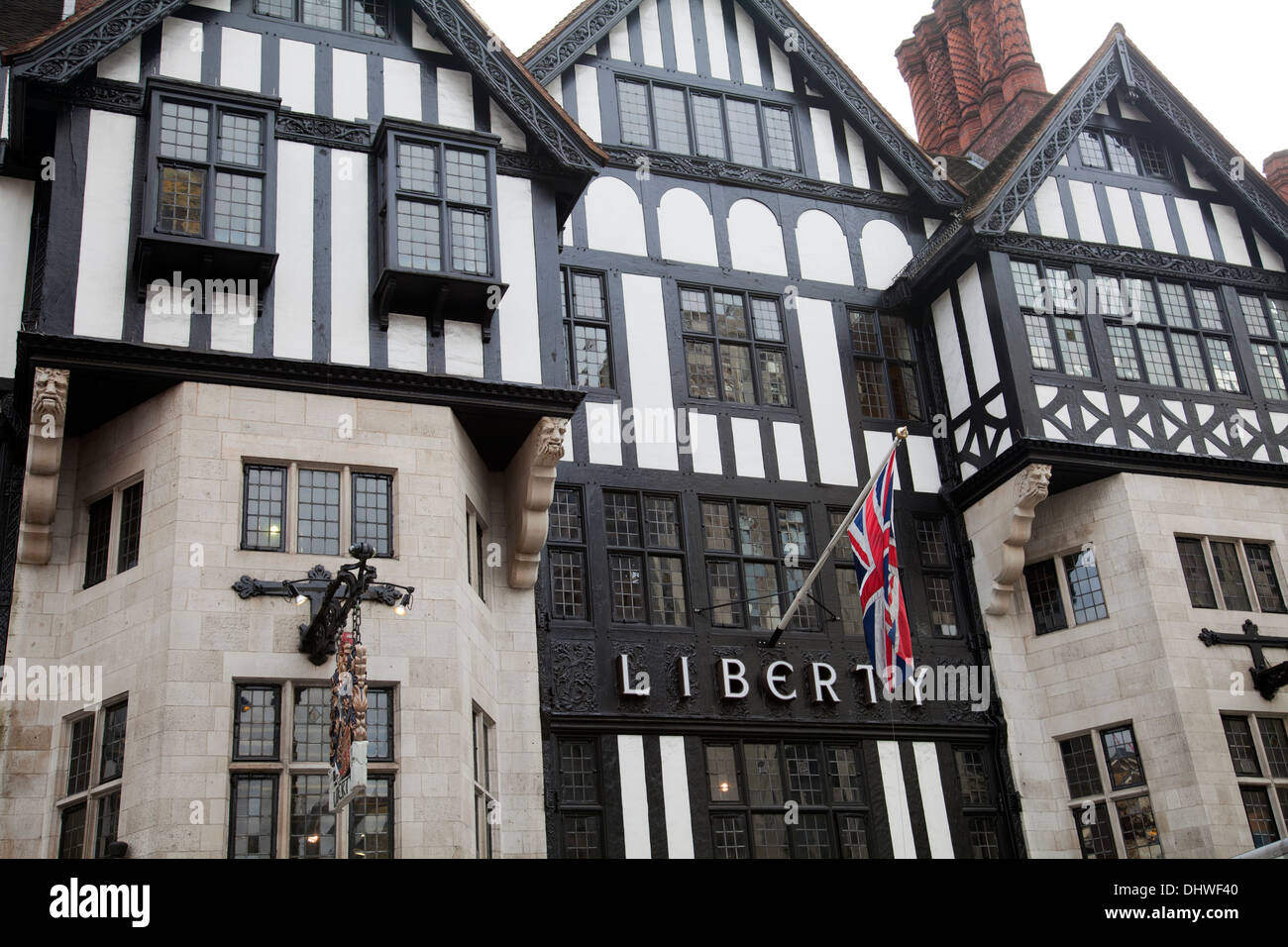 La liberté de l'architecture néo-Tudor - Magasin à Londres - Royaume-Uni Banque D'Images