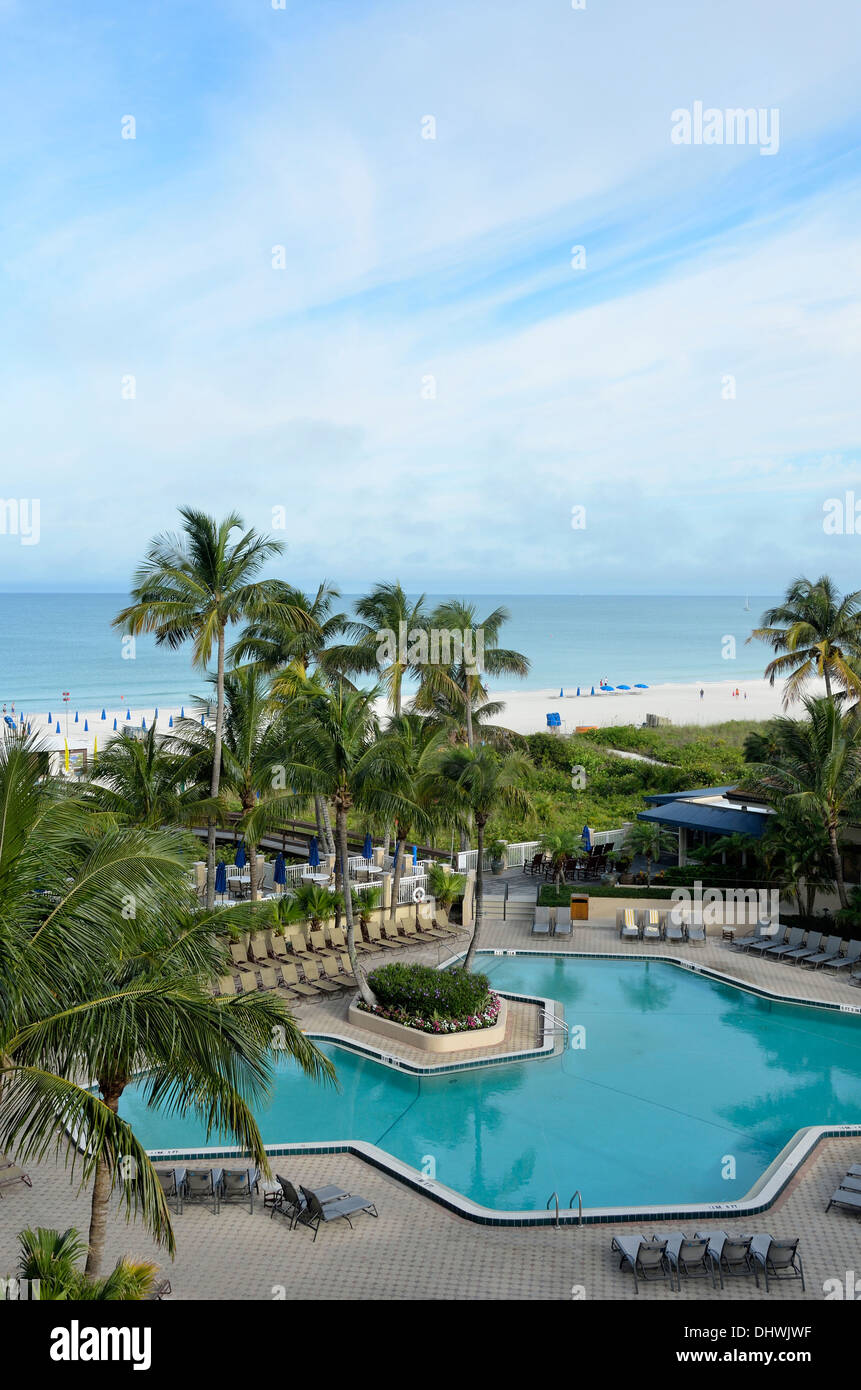 Piscine et Plage, à l'hôtel Hilton Marco Island Marco Island, Floride sur Banque D'Images