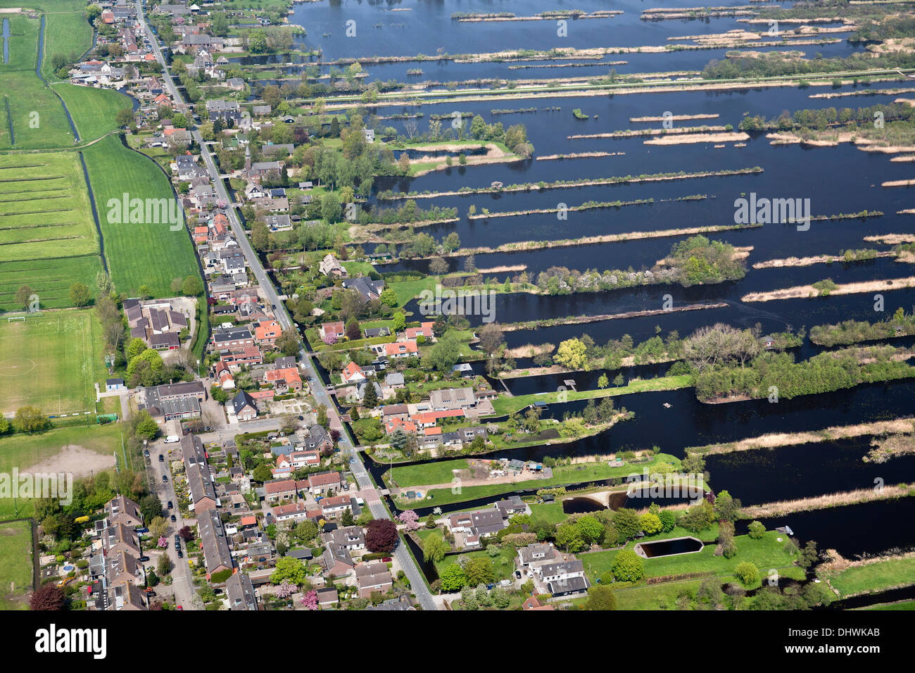 Pays-bas, Tienhoven, maisons de vacances près des lacs appelé Loosdrechtse Plassen. Ancienne terre de tourbe. Aerial Banque D'Images