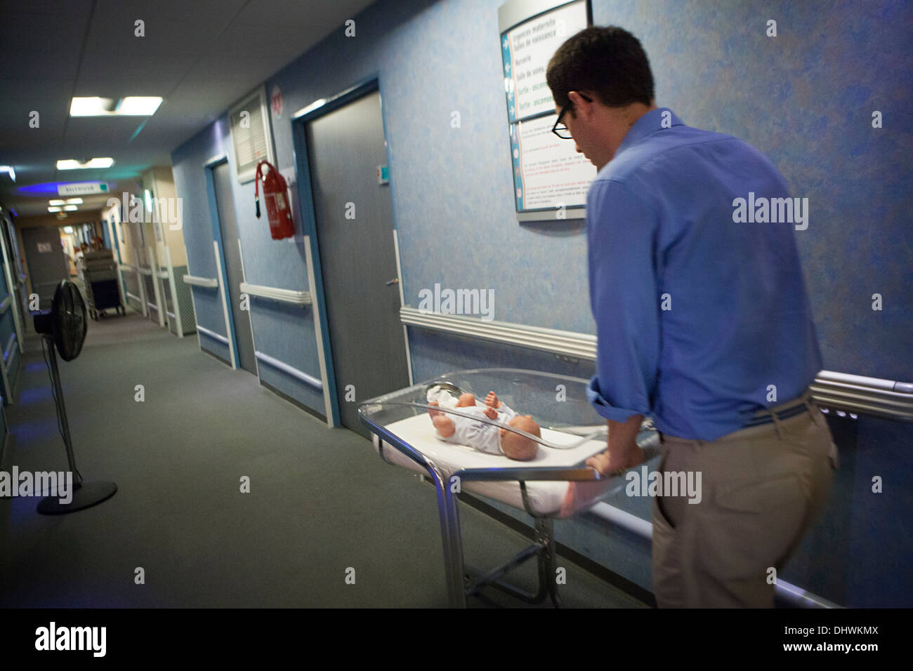 Le père et le nouveau-né Banque D'Images