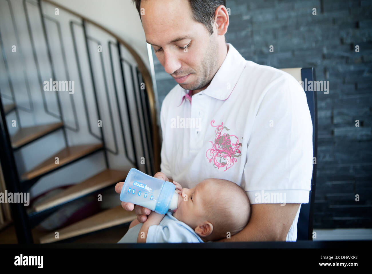 ALIMENTATION AU BIBERON Banque D'Images