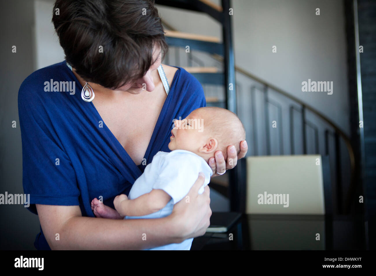 Mère et bébé nouveau-né Banque D'Images