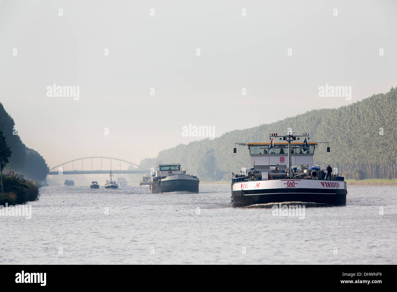 Pays-bas, Weesp, Canal appelé Amsterdam-Rijnkanaal. Les navires de charge Banque D'Images