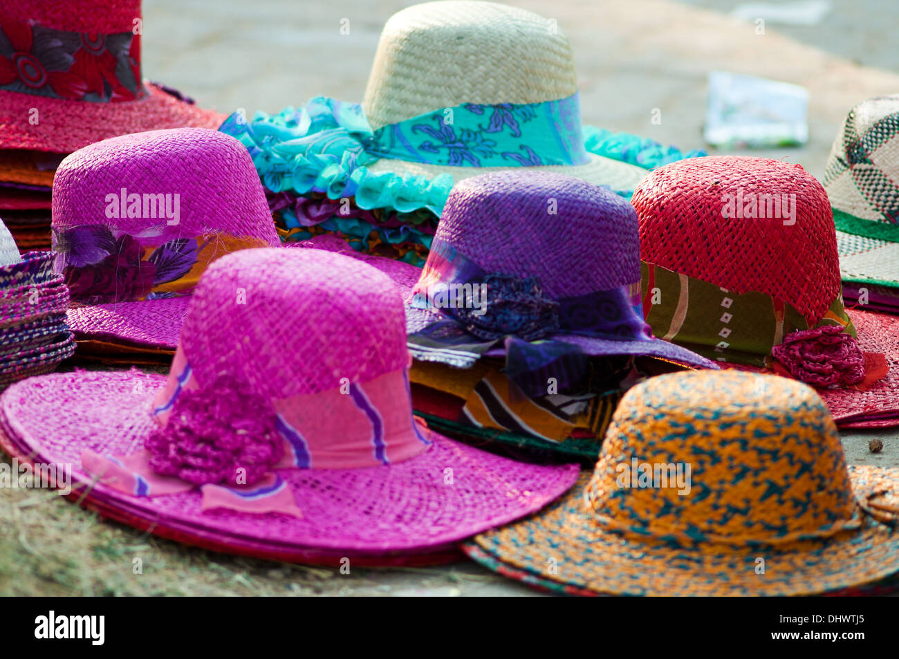 Les chapeaux de paille au marché artisanal, estran, Tuléar, madagascar  Photo Stock - Alamy