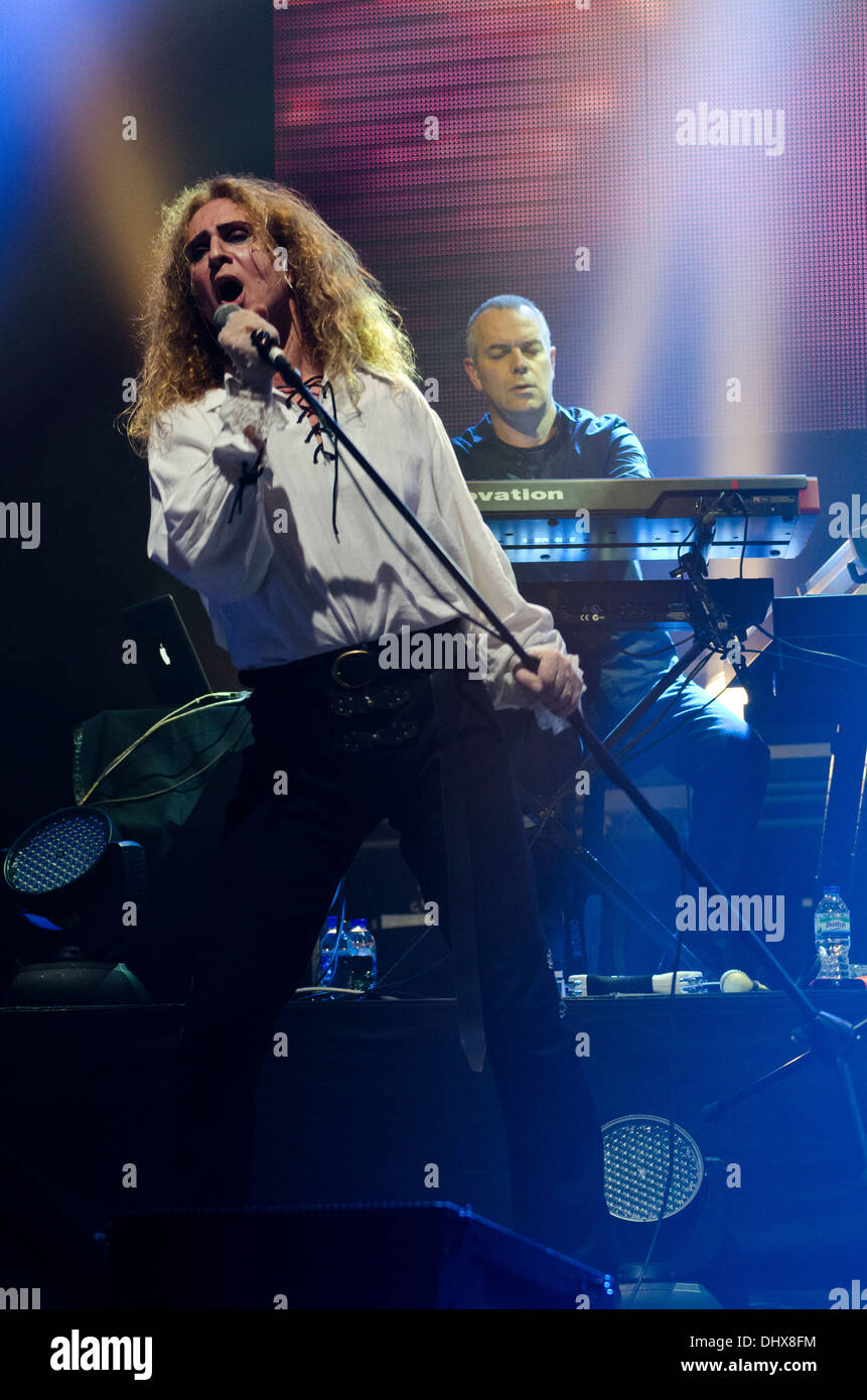 Nad Sylvan et Roger Roi pendant la tournée Genesis Revisited à Liverpool Philharmonic en Angleterre Banque D'Images