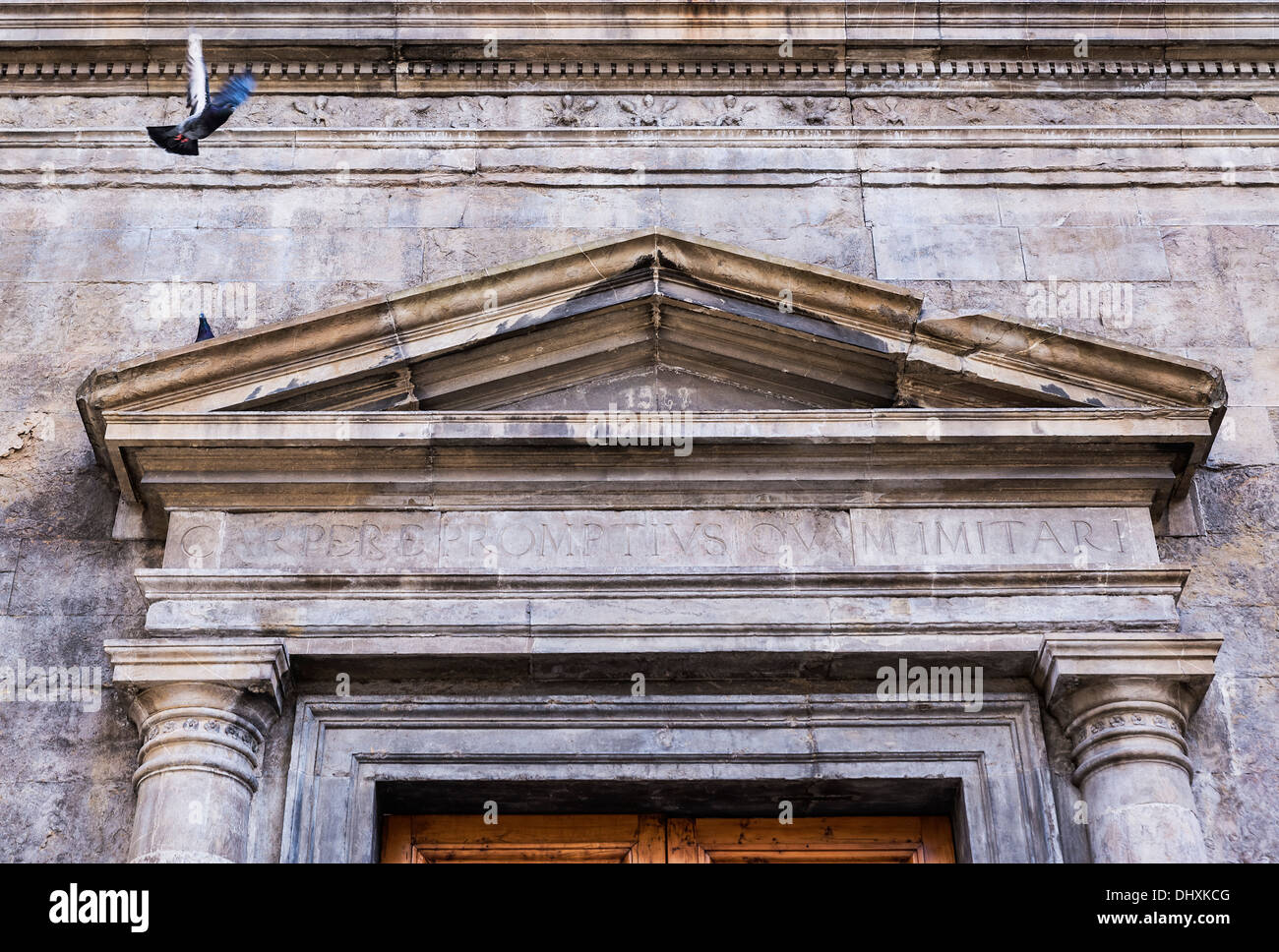 Carpere promptius imitari quam, porte l'inscription, Palazzo Bartolini Salimbeni, Florence, Italie Banque D'Images