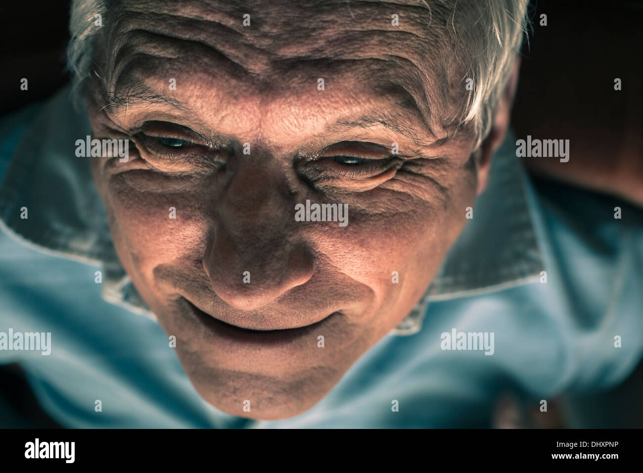 Gros plan du visage froissé senior man smiling. Banque D'Images