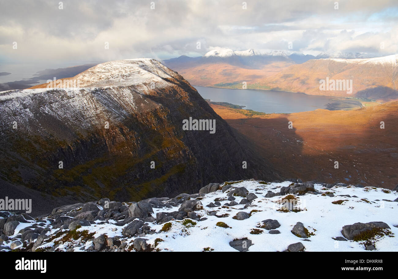 Nam sans frais Biast, sommet de Beinn Damh en hiver. Les Highlands écossais, au Royaume-Uni. Banque D'Images