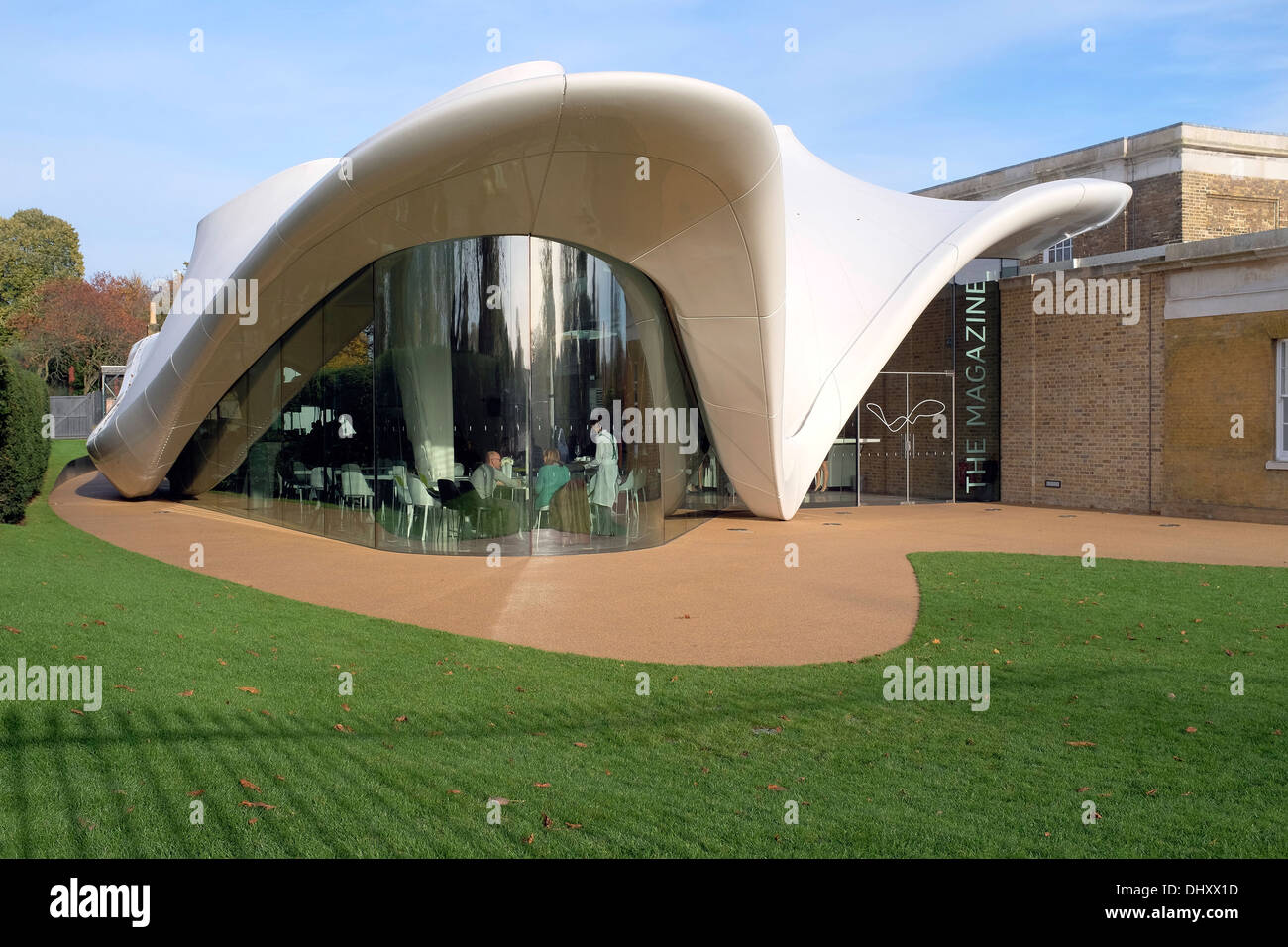 Extension du Magazine Restaurant au bâtiment Serpentine Gallery Sackler conçu par Zaha Hadid London Banque D'Images