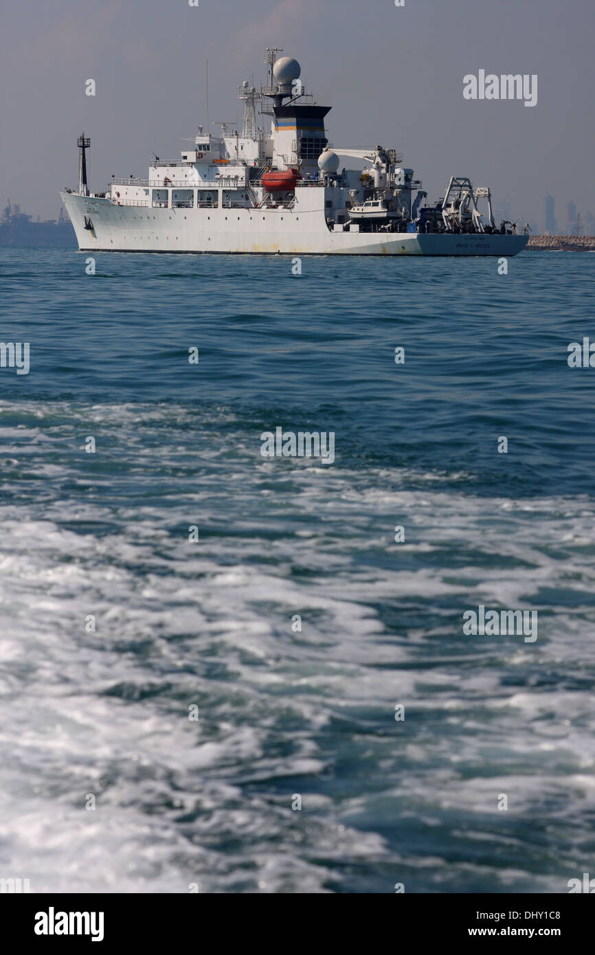 L'étude océanographique navire, Bruce C Heezen, off Bahreïn Banque D'Images
