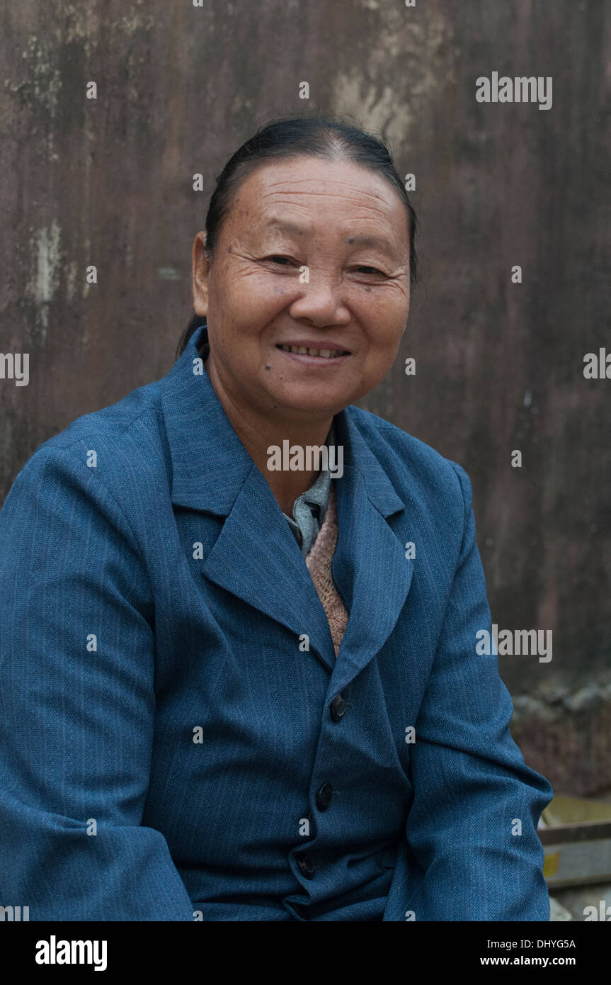 Portrait d'une villageoise de Tangmo, Huizhou, Anhui, Chine Banque D'Images