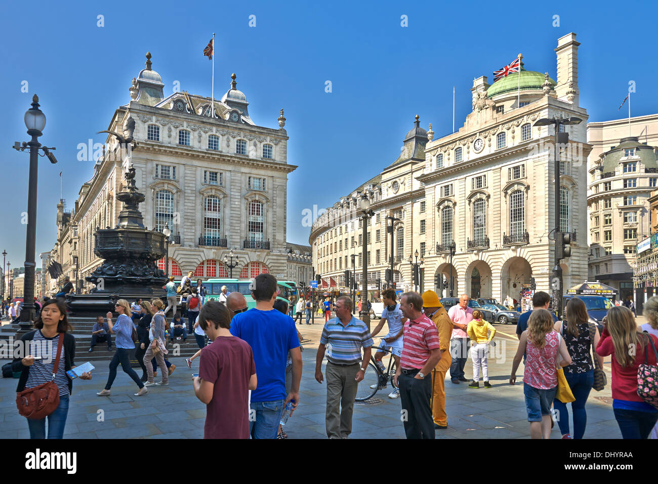 Piccadilly Circus est un carrefour routier et un espace public du West End de Londres Banque D'Images