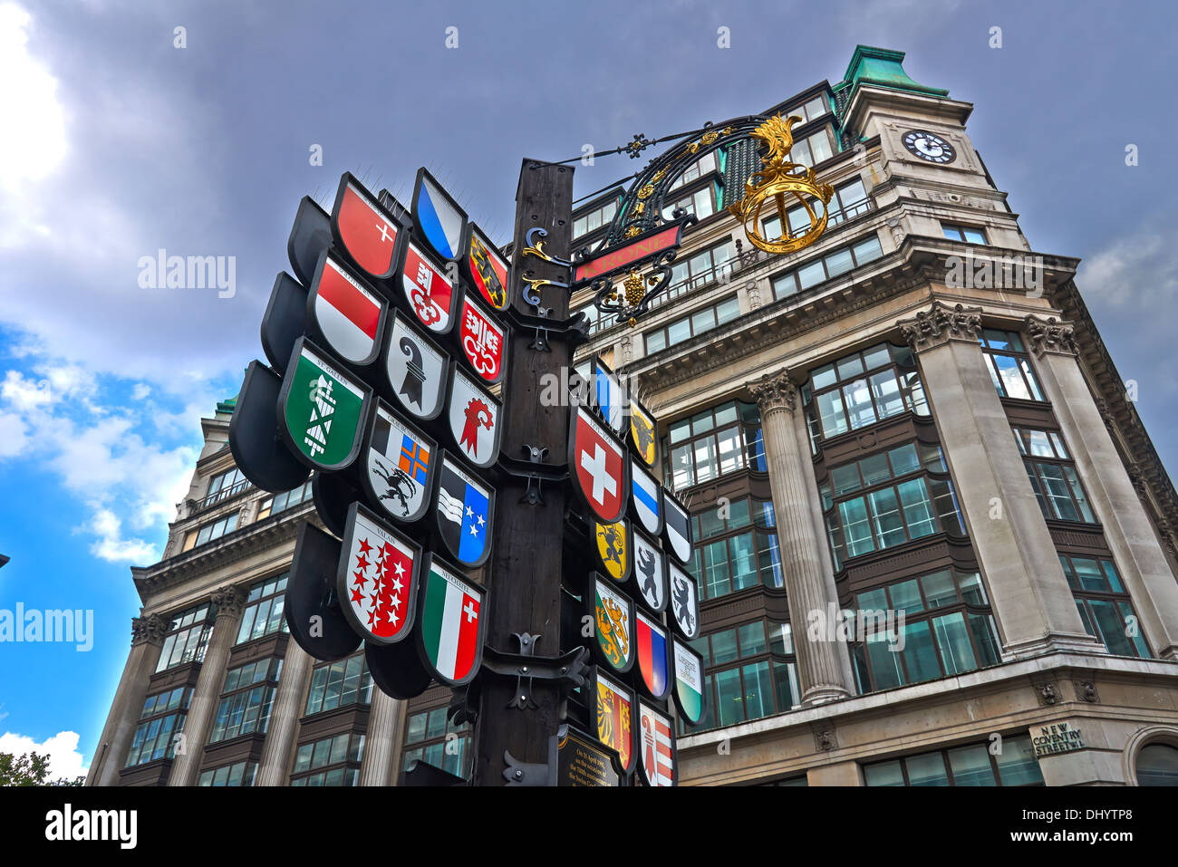 Leicester Square est une place piétonne dans le West End de Londres Banque D'Images