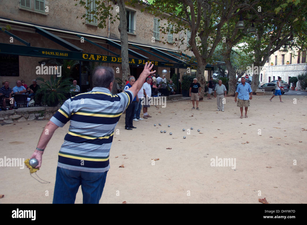 Les hommes jouer boule St Paul de Vence Provence France Banque D'Images